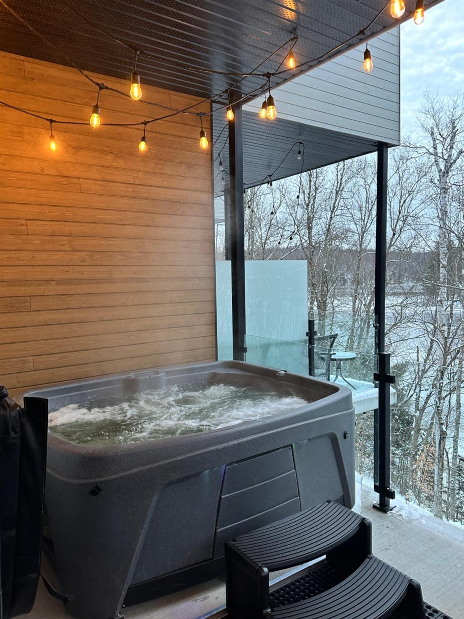 Le Riverain - Condo Neuf Au Bord De L'Eau Shawinigan Exterior foto